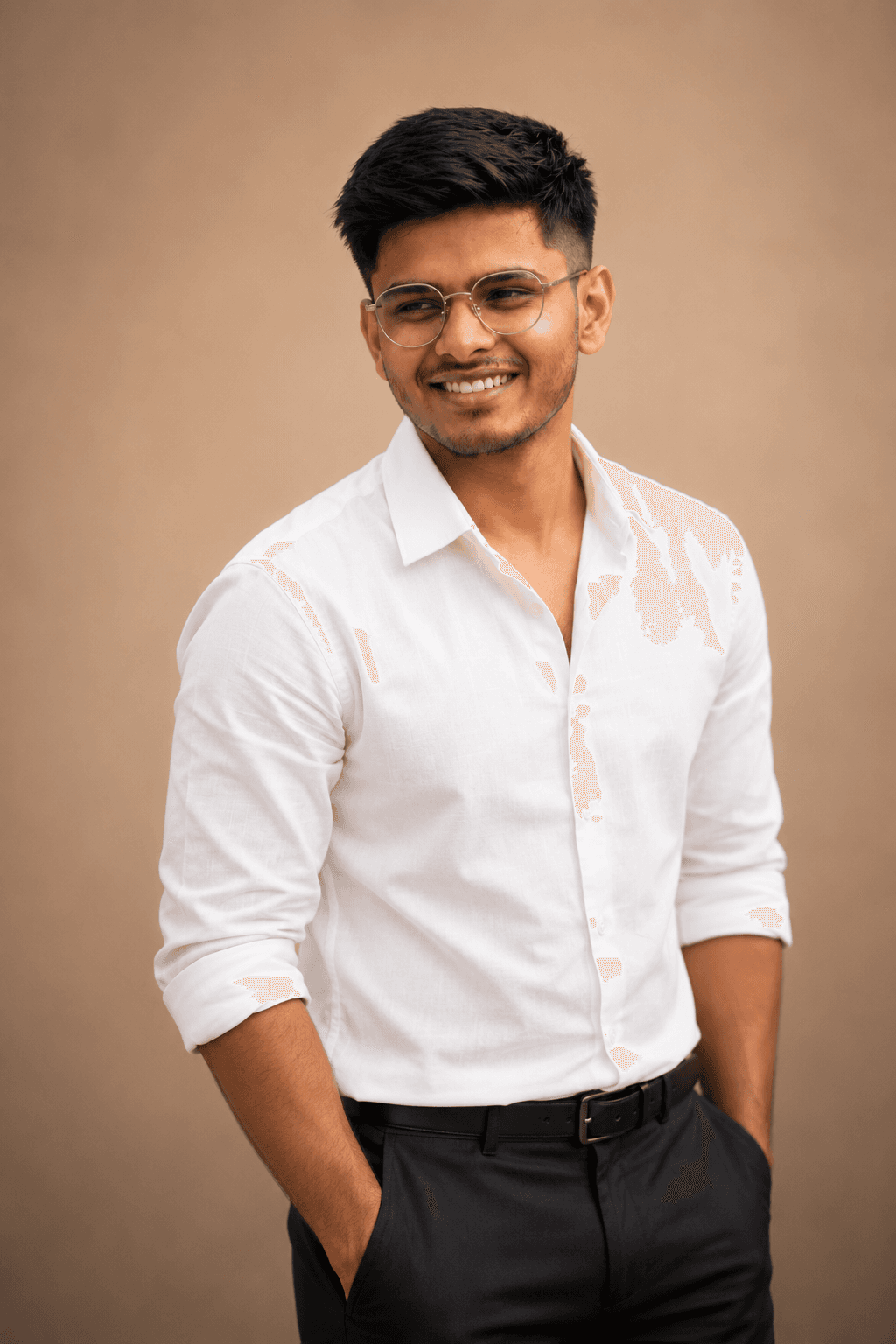 PhotoReady prompt preview for Beige Background yheadshot with white shirt on photoready.kaamkardo.com