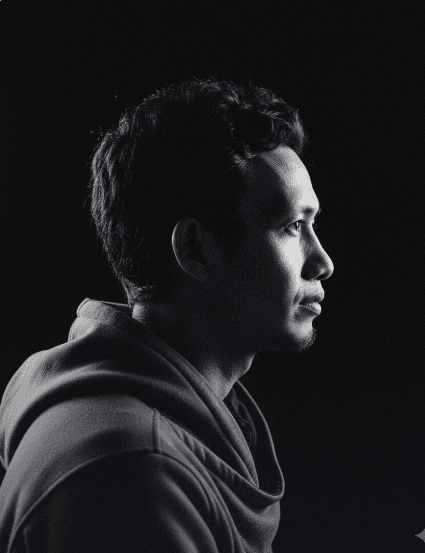 PhotoReady AI style preview for Monochrome side-profile shot on photoready.kaamkardo.com